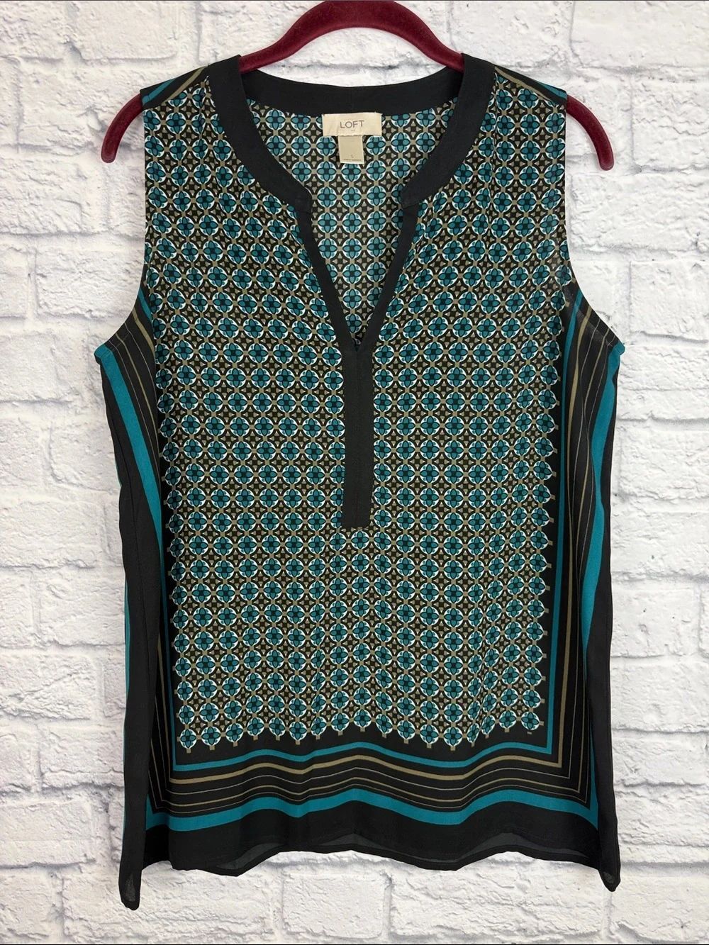 Loft Patterned Shell Tank V Neck Size Small